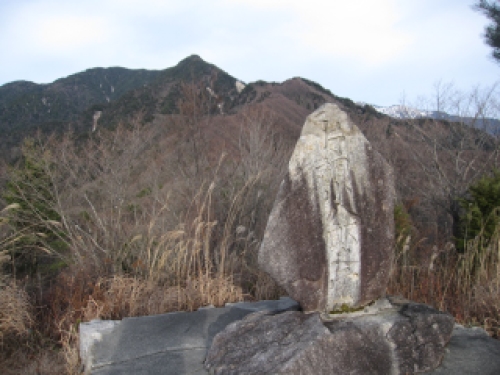 片桐小八郎の石碑