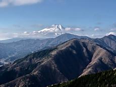 道志村の赤鞍ヶ岳の道中、ウバガ岩から富士山が綺麗に見れました。by ゲストさんiPhoneから送信by ゲストさん640x480(65KB)