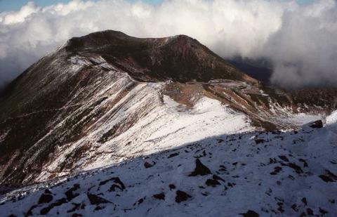 初冬の御嶽山・継子岳と飛騨頂上、三ノ池