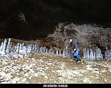 氷筍  大きな洞窟内にそれは見事でした。ここまで登ってくるにも大変でしたが下るのも大変でした。by  kazuo
640x505(140KB)